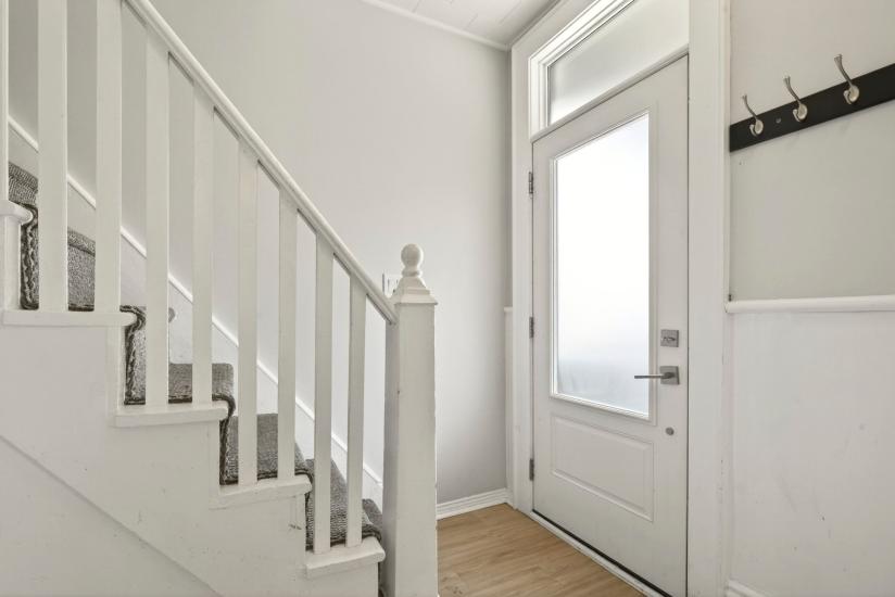 Property listing for 1236 Cannon St. E., Hamilton, ON