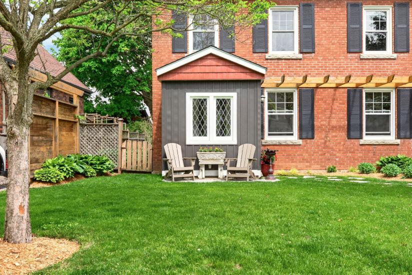 Property listing for 13 Tweedsmuir Ave., Dundas, ON