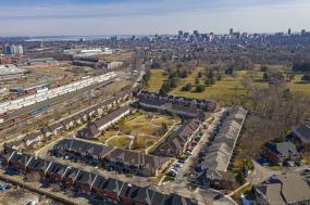 Property listing for #92-100 Beddoe Dr., Hamilton, Ontario