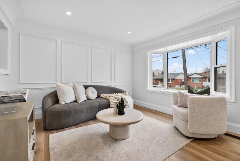 Property listing for 330 East 15th St, Hamilton, ON