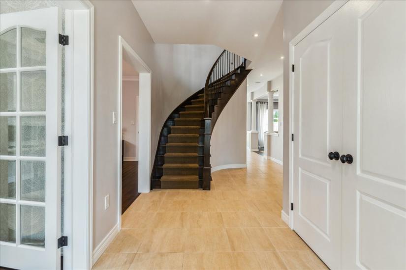 Property listing for 60 Pumpkin Pass, Binbrook, ON