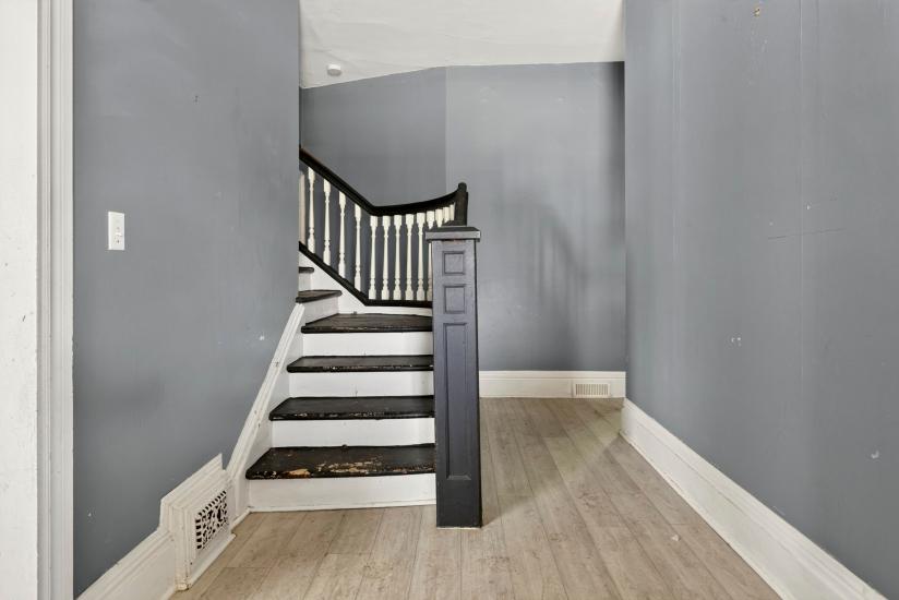 Property listing for 86 Sherman Ave. N., Hamilton, ON