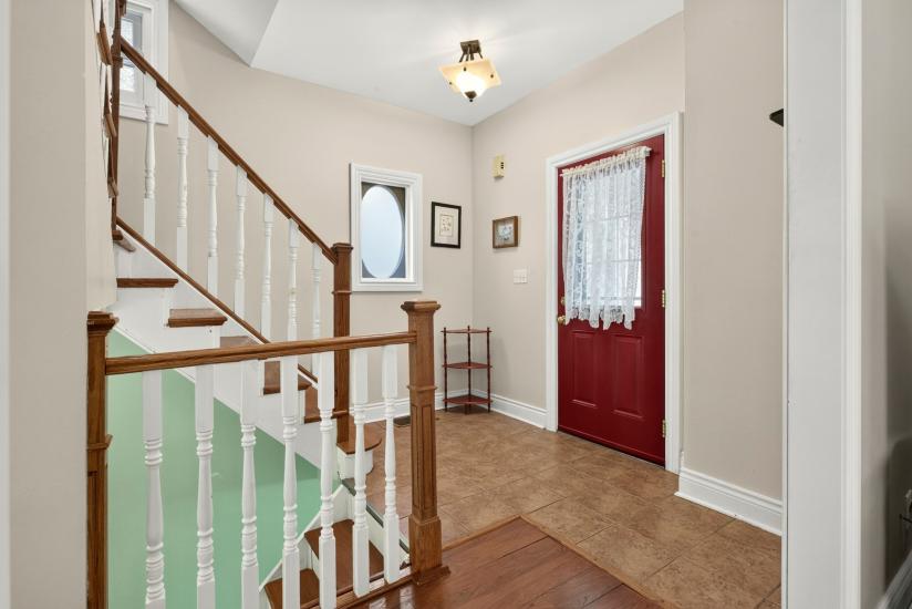 Property listing for 47 Witherspoon St., Dundas, ON