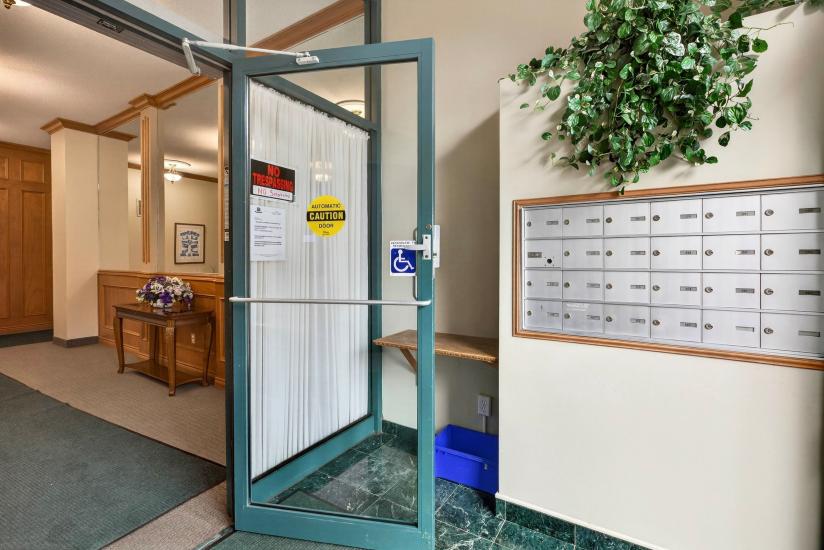 Property listing for #101-8 Main St., Dundas, ON