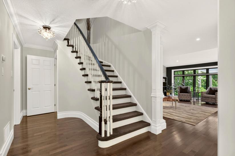 Property listing for 667 Sandcherry Dr., Burlington, ON