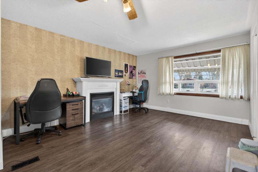 Property listing for #2-150 Ewen Rd., Hamilton, ON