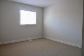 Property listing for 13 White Star Lane, Grimsby, ON