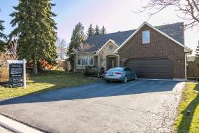 Property listing for 32 Wade Rd., Ancaster, ON