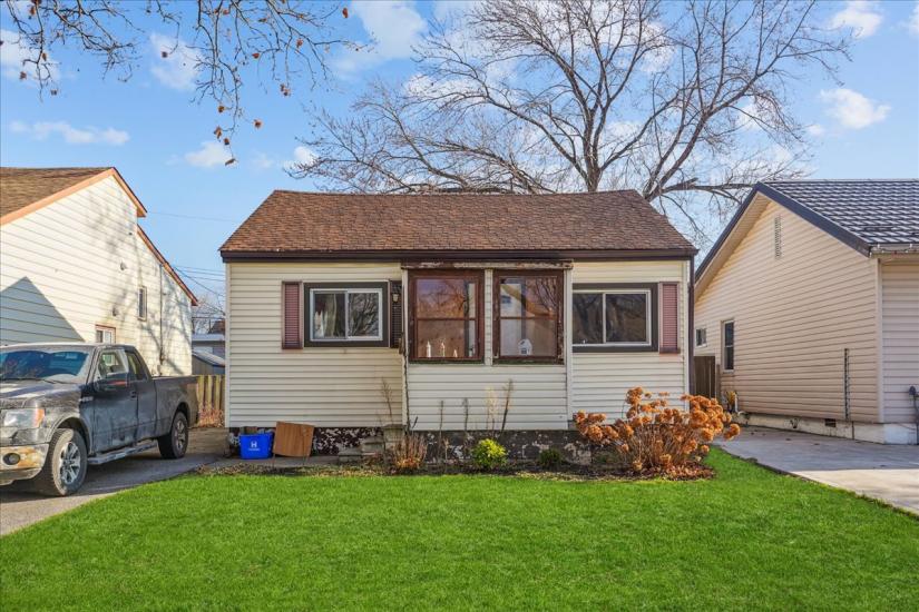 Property listing for 276 Ivon Ave., Hamilton, ON