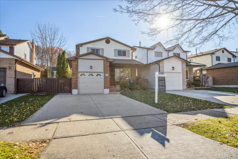 Property listing for 110 Glenashton Dr., Stoney Creek, ON
