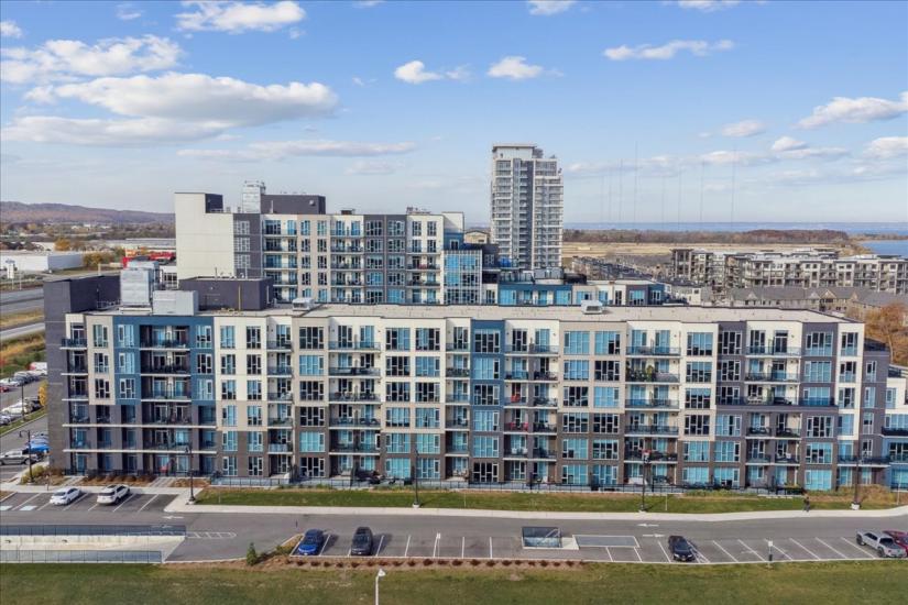Property listing for #149-16 Concord Place, Grimsby, ON