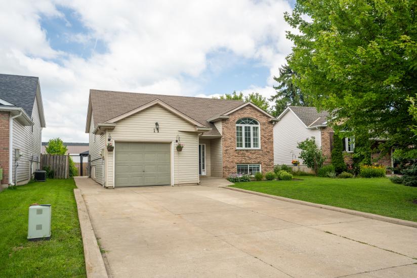 Property listing for 11 Anderson Cres., Smithville, ON