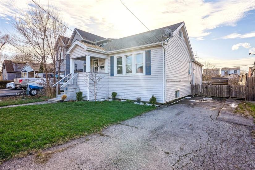 Property listing for 733 Dunn Ave., Hamilton, ON