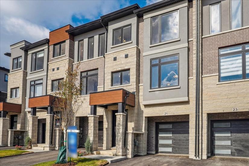 Property listing for 21 Cadwell Lane, Hamilton, ON