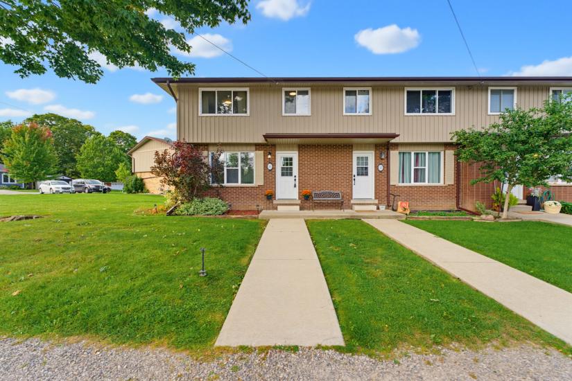 Property listing for 15 Seneca St. S., Cayuga, ON