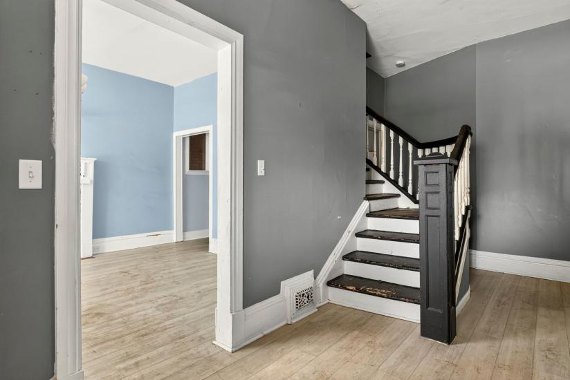 Property listing for 86 Sherman Ave. N., Hamilton, ON