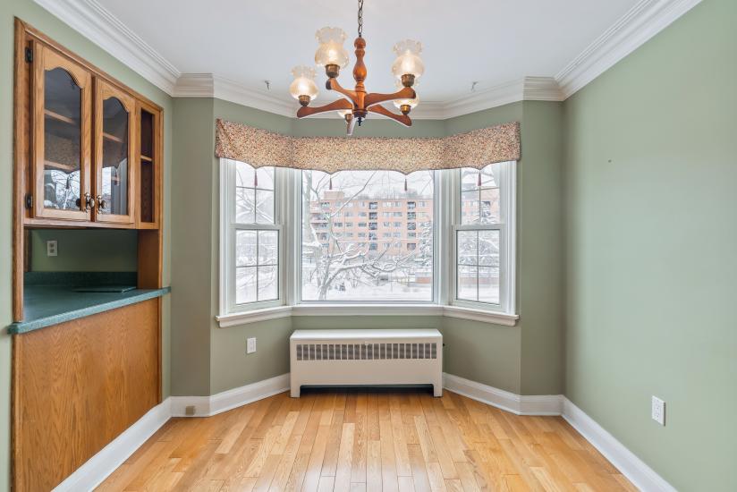 Property listing for 15 Dundas St, Dundas, ON