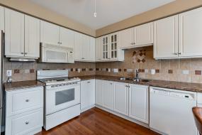 Property listing for 22 Red Haven Dr., Grimsby, ON