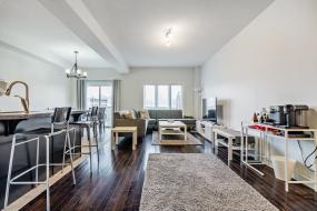 Property listing for #5-370 Stonehenge Dr., Ancaster, ON