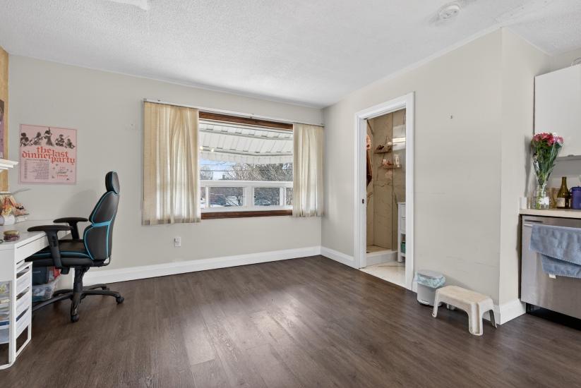 Property listing for #2-150 Ewen Rd., Hamilton, ON