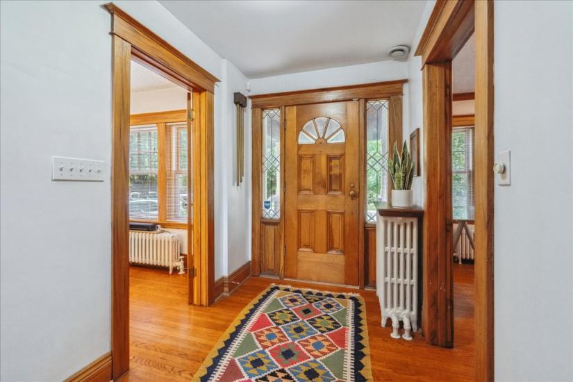 Property listing for 160 Dalewood Cres., Hamilton, ON