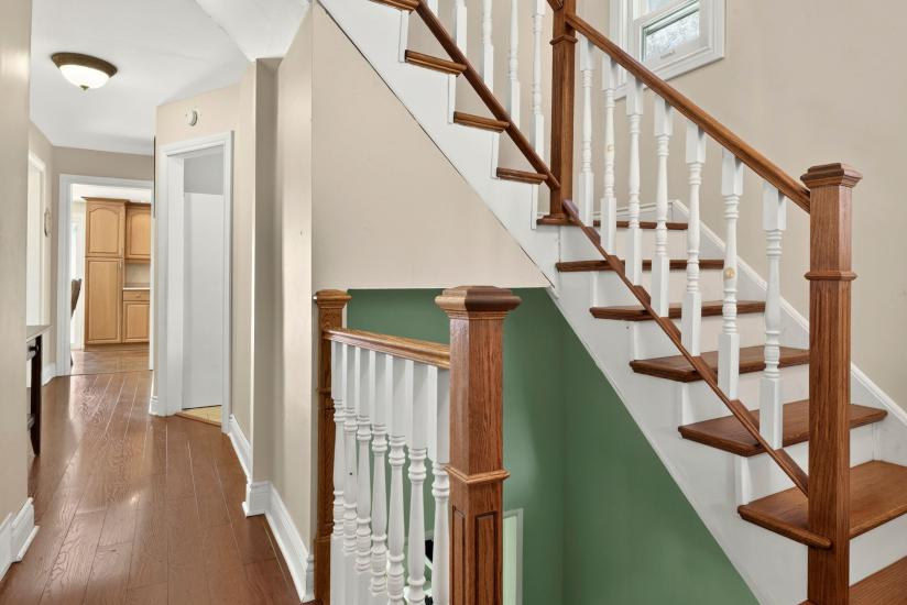 Property listing for 47 Witherspoon St., Dundas, ON