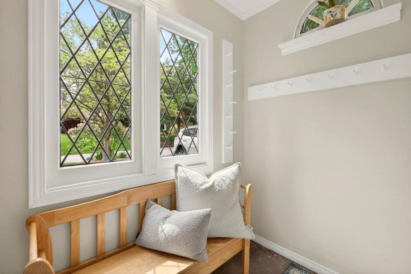 Property listing for 13 Tweedsmuir Ave., Dundas, ON