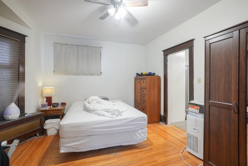 Property listing for 115 Balsam Ave S, Hamilton, ON