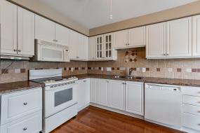 Property listing for 22 Red Haven Dr., Grimsby, ON