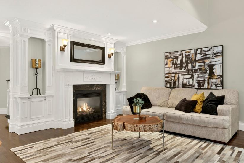 Property listing for 667 Sandcherry Dr., Burlington, ON
