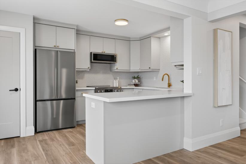 Property listing for 330 East 15th St, Hamilton, ON