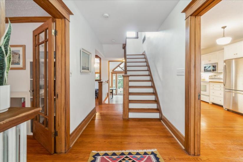 Property listing for 160 Dalewood Cres., Hamilton, ON