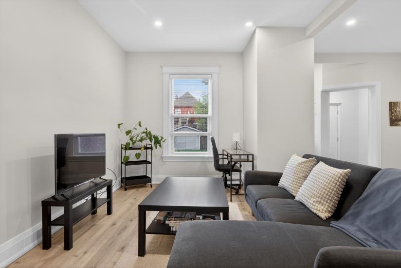Property listing for 11 Barnesdale Ave. N., Hamilton, ON