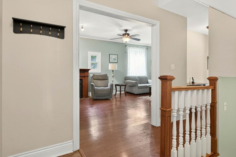 Property listing for 47 Witherspoon St., Dundas, ON