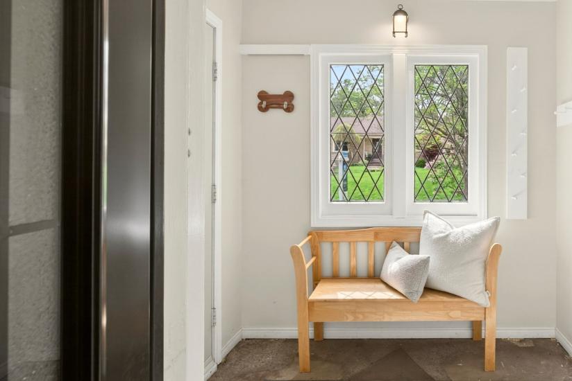 Property listing for 13 Tweedsmuir Ave., Dundas, ON