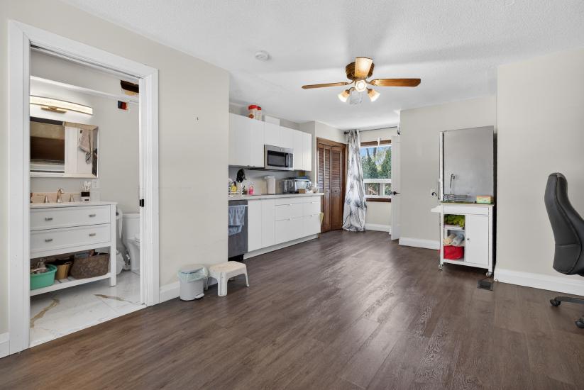 Property listing for #2-150 Ewen Rd., Hamilton, ON