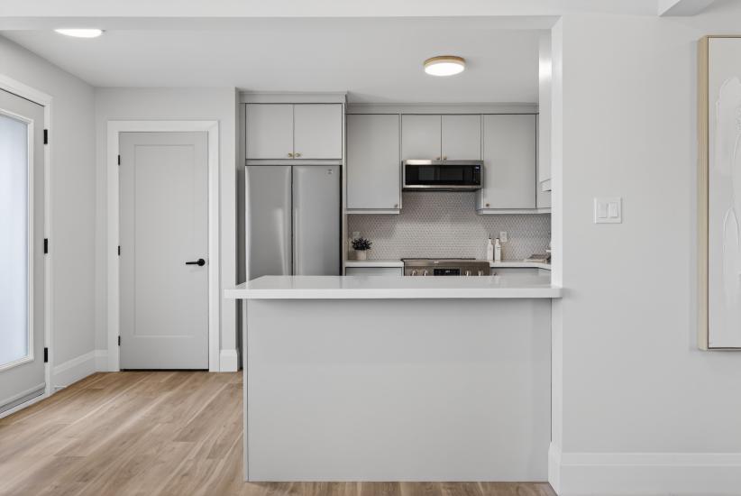 Property listing for 330 East 15th St, Hamilton, ON