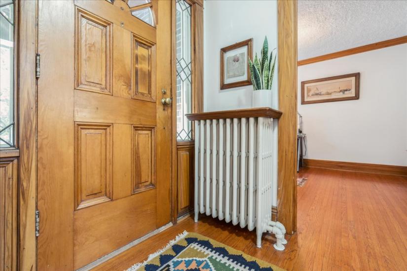 Property listing for 160 Dalewood Cres., Hamilton, ON