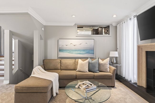 Property listing for 35 Shalfleet Blvd., Brantford, ON