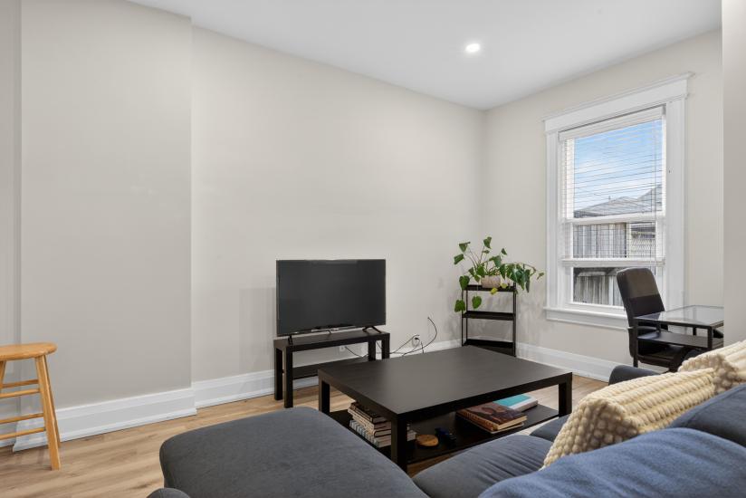Property listing for 11 Barnesdale Ave. N., Hamilton, ON
