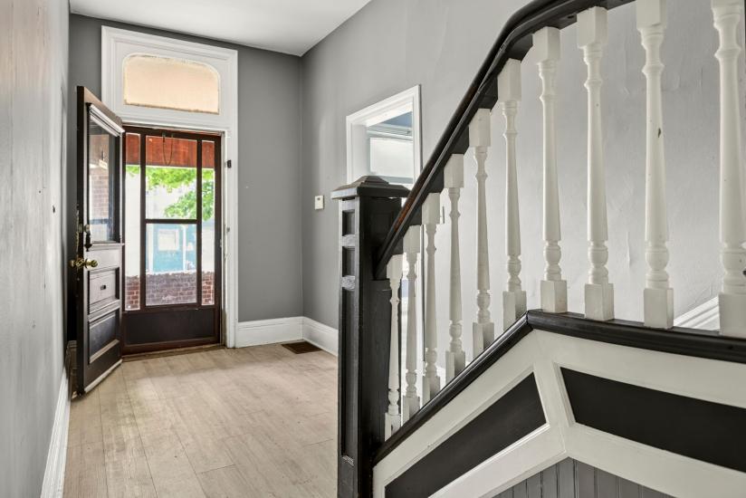 Property listing for 86 Sherman Ave. N., Hamilton, ON