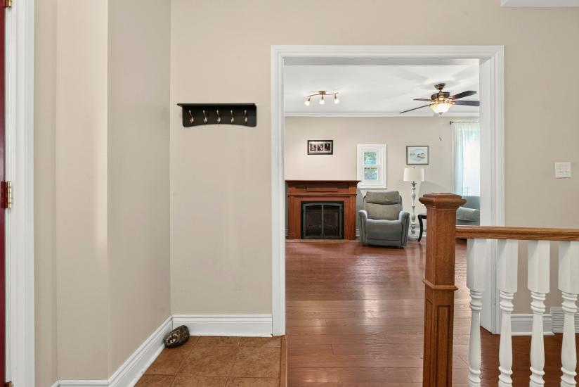 Property listing for 47 Witherspoon St., Dundas, ON