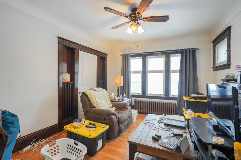 Property listing for 115 Balsam Ave S, Hamilton, ON