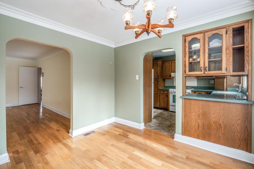 Property listing for 15 Dundas St, Dundas, ON