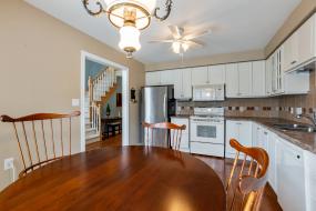 Property listing for 22 Red Haven Dr., Grimsby, ON