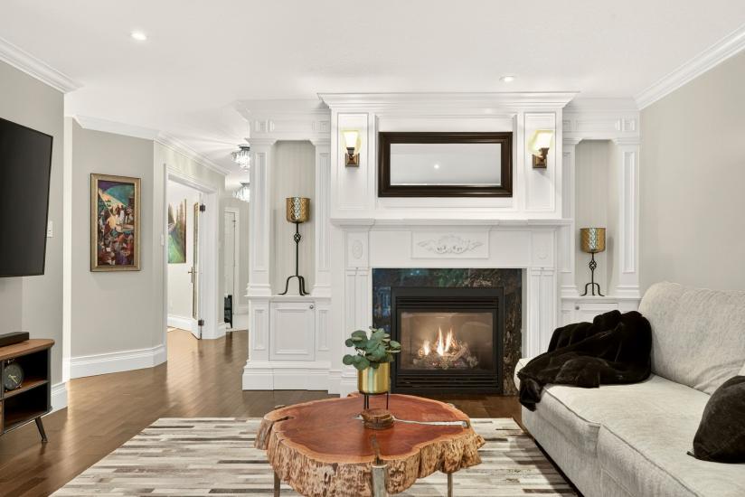 Property listing for 667 Sandcherry Dr., Burlington, ON