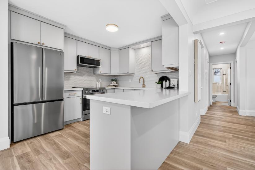 Property listing for 330 East 15th St, Hamilton, ON