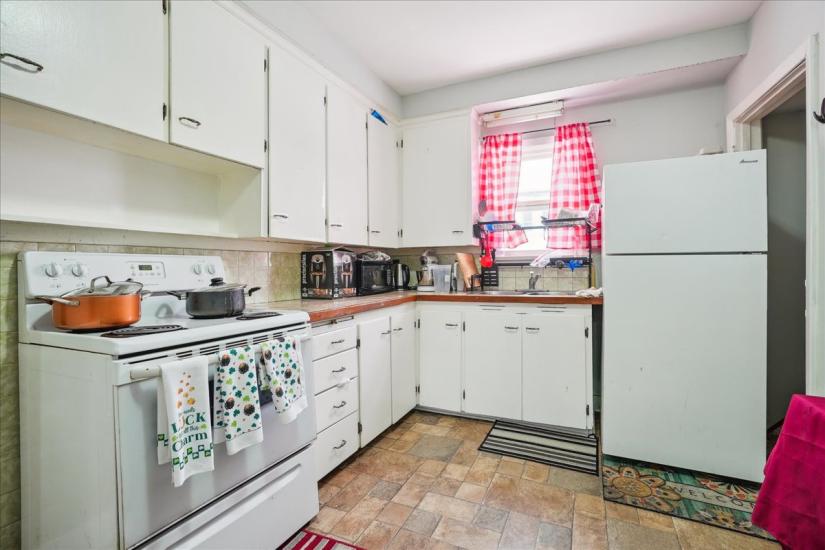 Property listing for 63 Pelham Rd., St. Catharines, ON