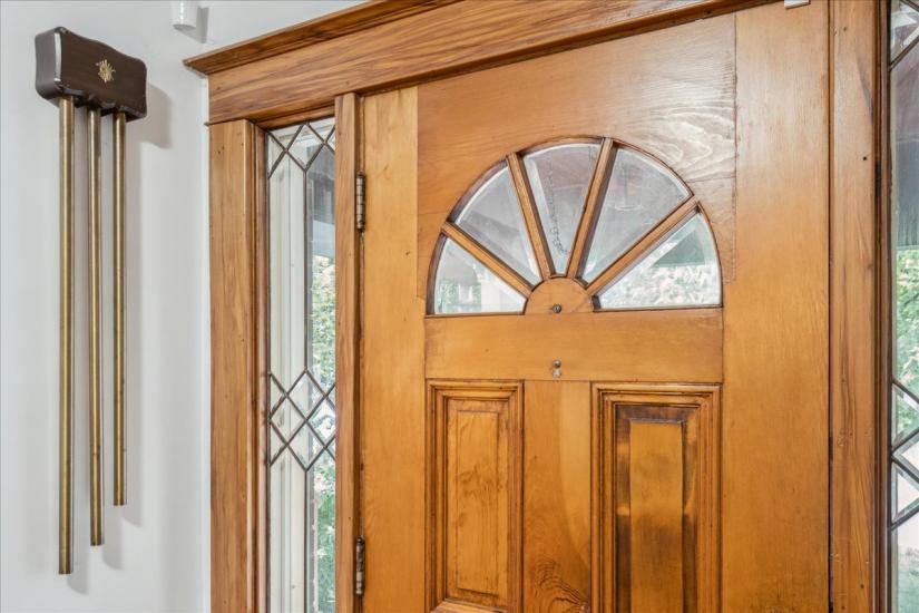 Property listing for 160 Dalewood Cres., Hamilton, ON