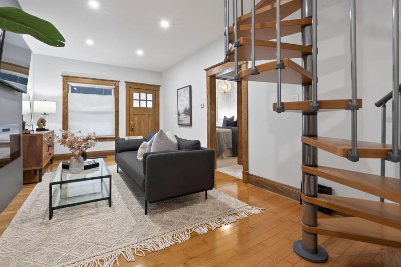 Property listing for 105 Highland Ave., St. Catharines, ON